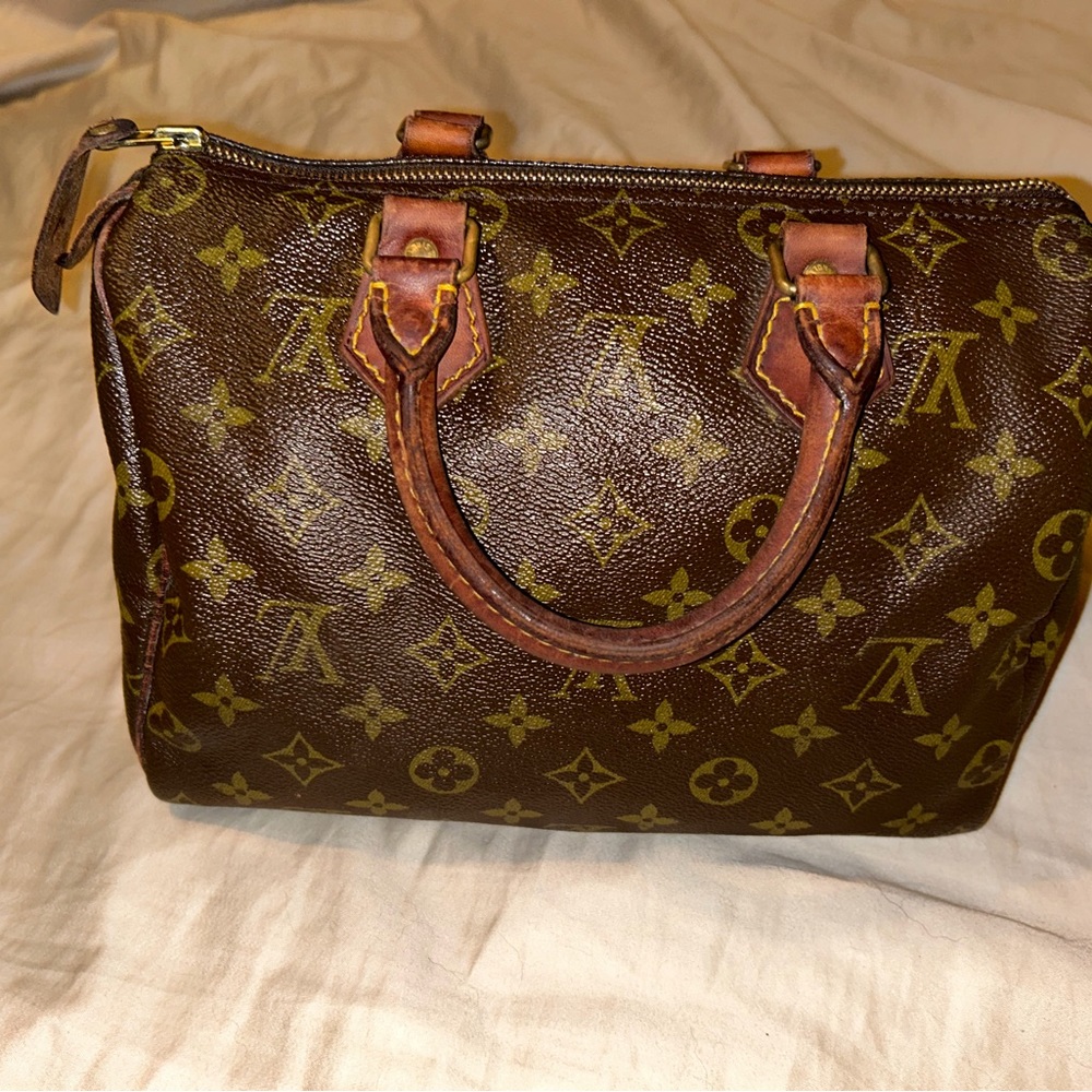 Louis Vuitton Speedy 25 Monogram Brown Satchel. Vintage. Aged wonderfully